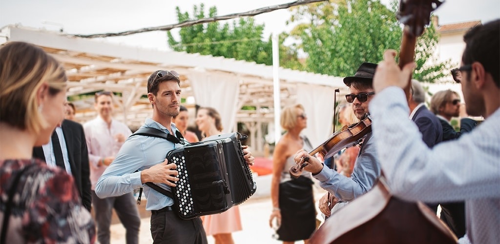 Un Groupe de musique joue lors d'un mariage à Lyon