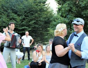 couple de danseurs lors d'une guinguette