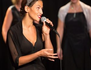 Alice Chanteuse jazz swing sur scène