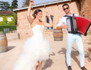 Mariée et accordéoniste