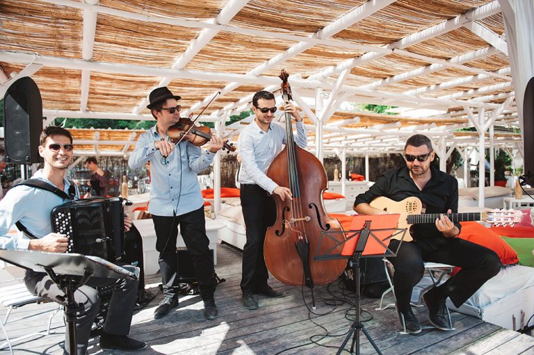 groupe de musique lors d'un événement près de Lyon