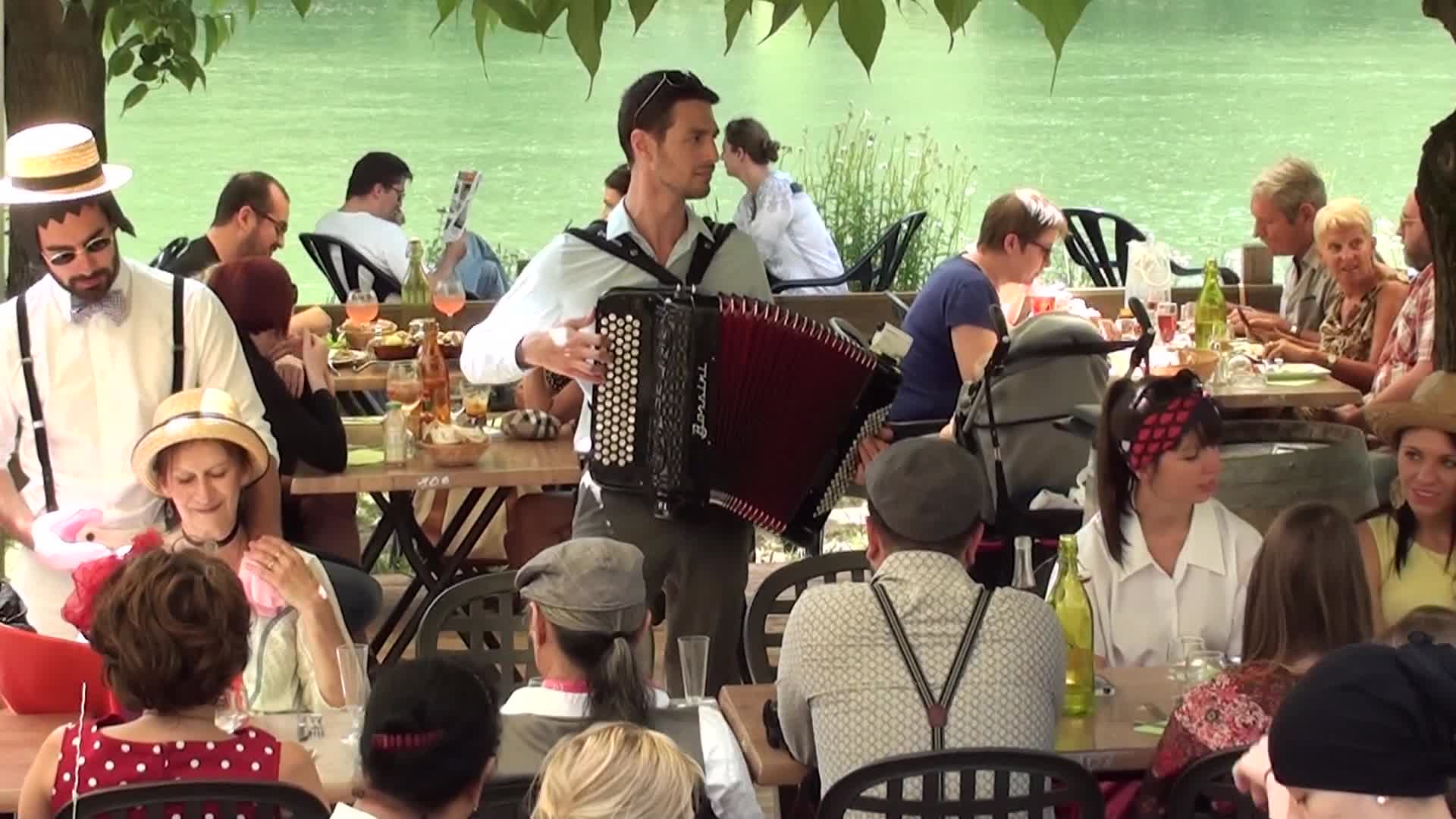 Guinguette au bord de l'eau avec Gregory Chauchat à l'accordéon